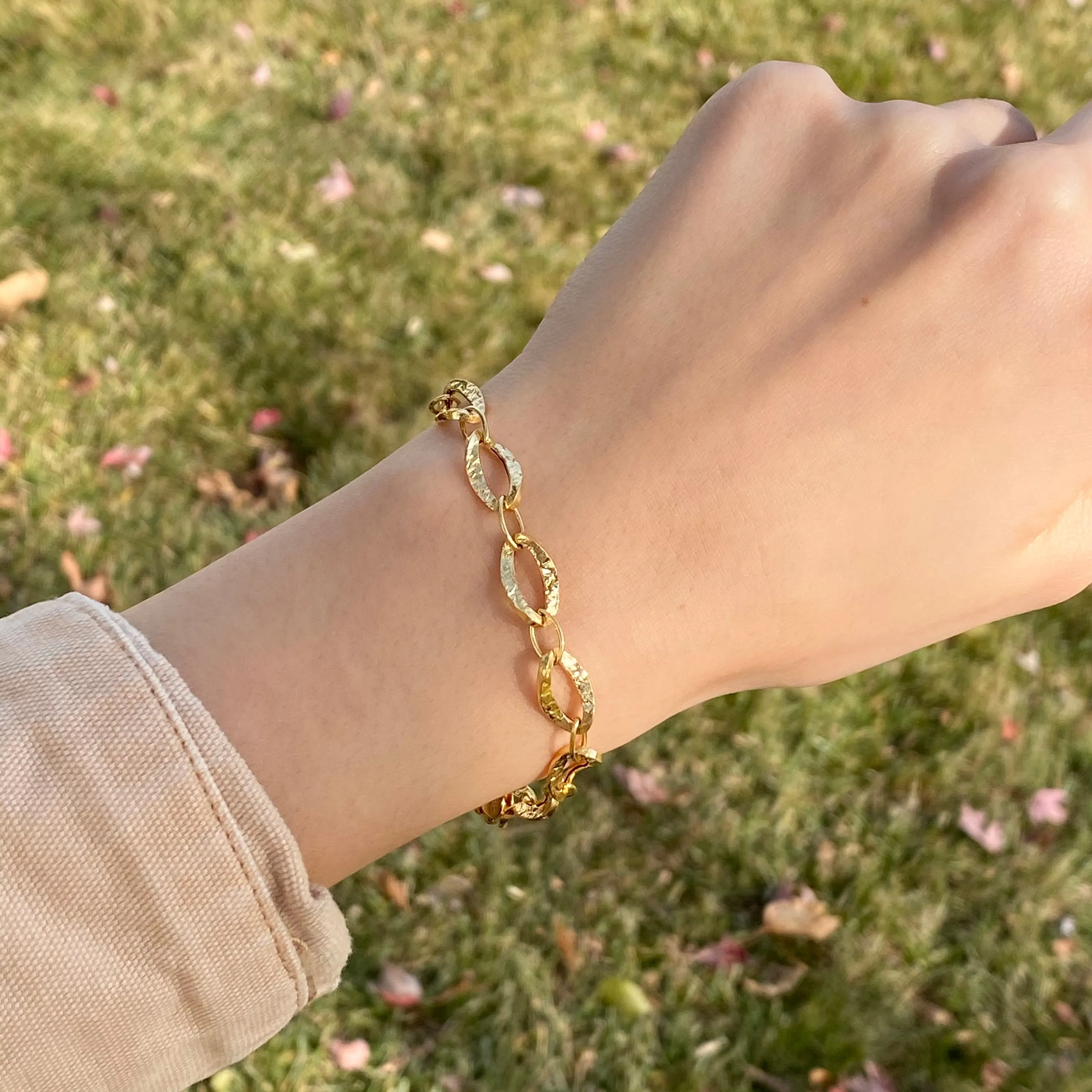 14KT Yellow Gold Hammered Oval Link Toggle Bracelet