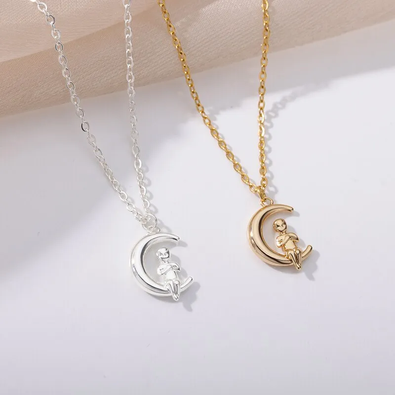 Exquisite Baby Crescent Moon Pendant Necklaces For Women