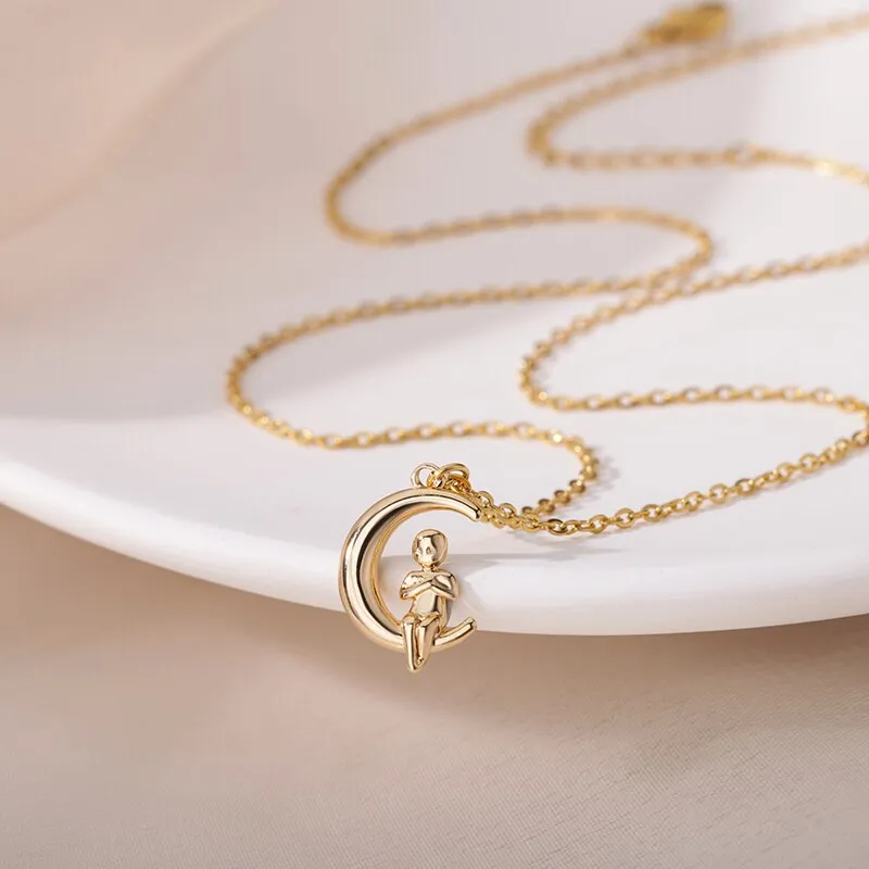 Exquisite Baby Crescent Moon Pendant Necklaces For Women