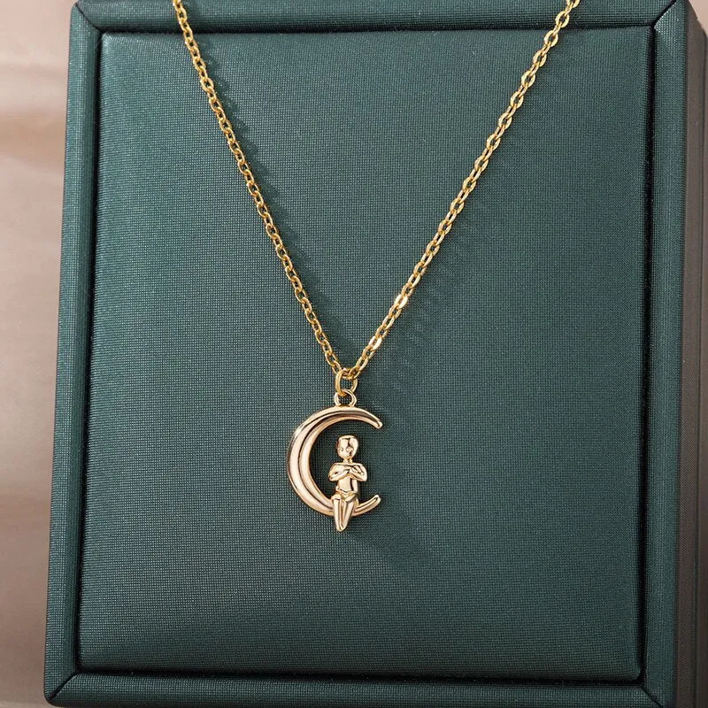 Exquisite Baby Crescent Moon Pendant Necklaces For Women
