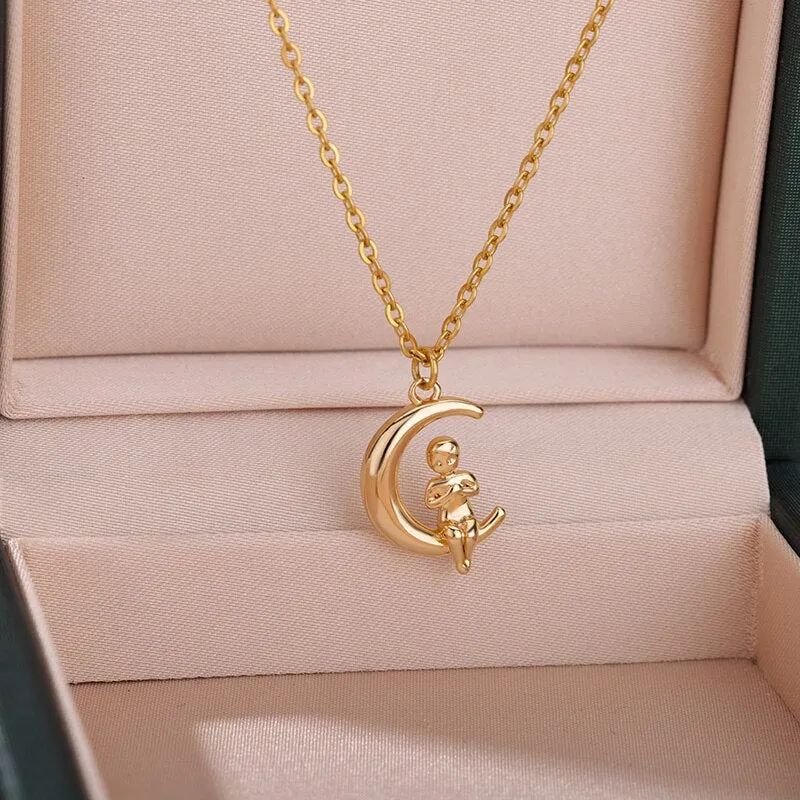 Exquisite Baby Crescent Moon Pendant Necklaces For Women