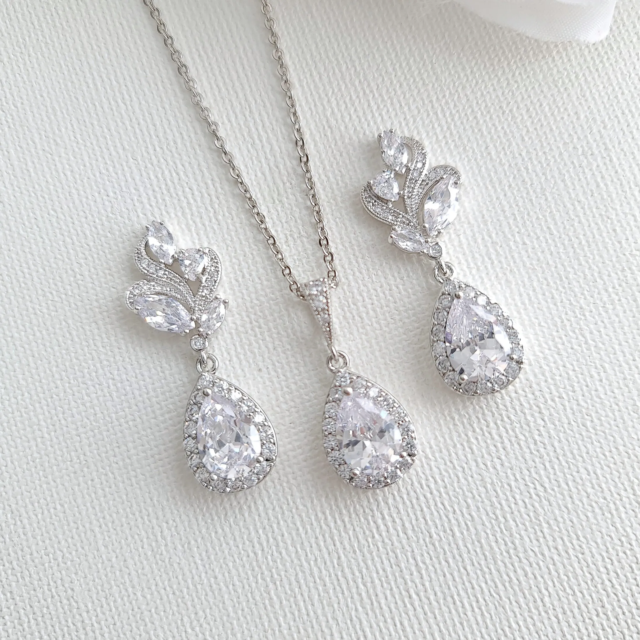 Gold Earrings and Necklace Set For Wedding-Wavy