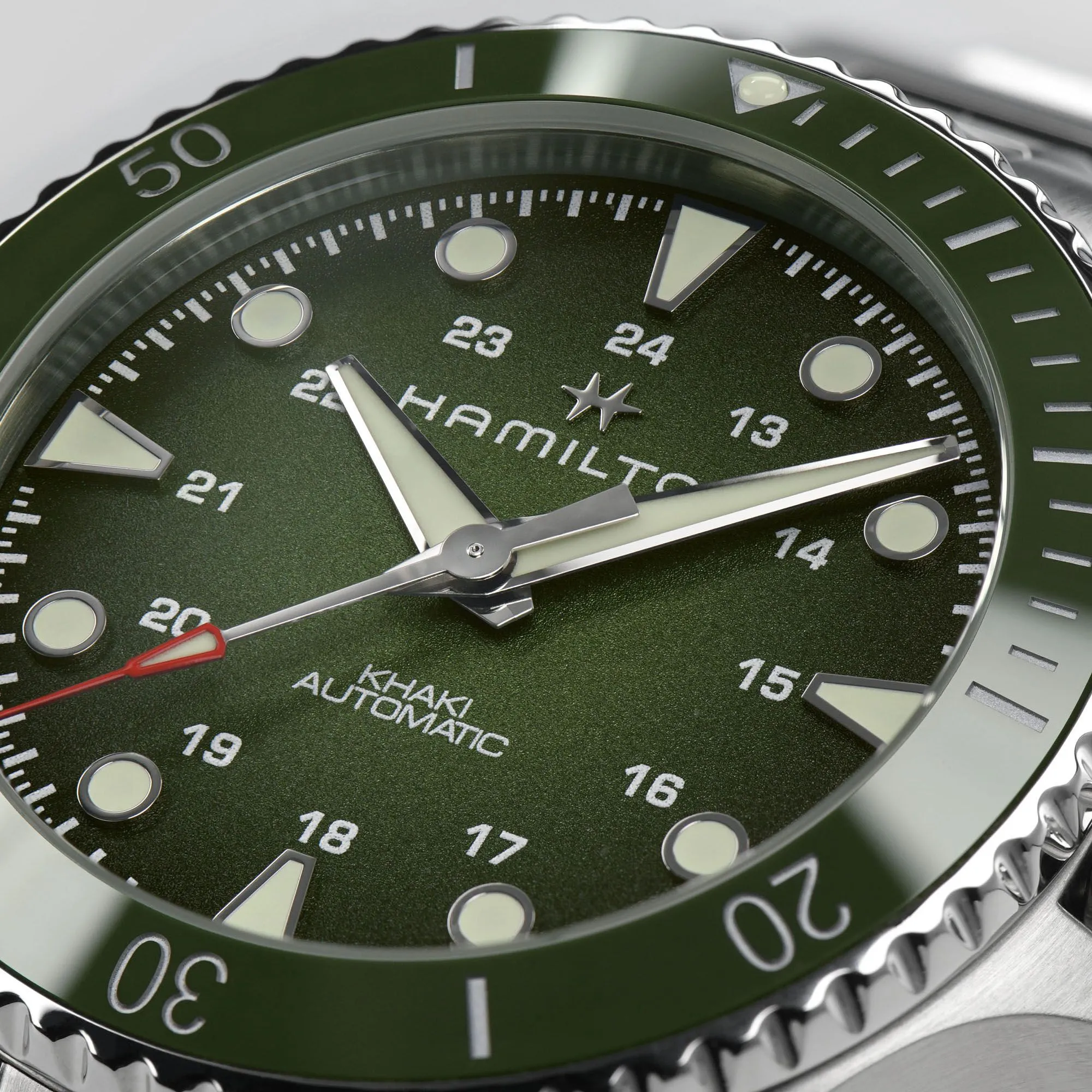 HAMILTON KHAKI NAVY SCUBA H82525160