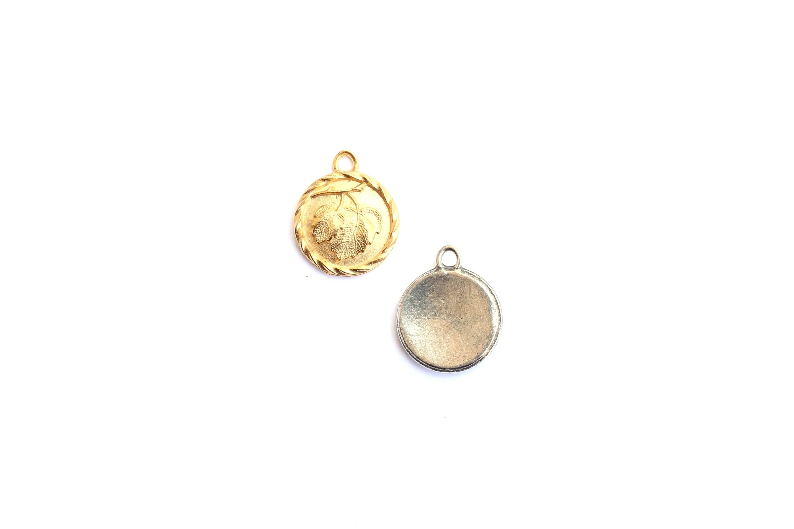Hazel Leaves Charm in Britannium – Nature's Elegance with Twisted Detail