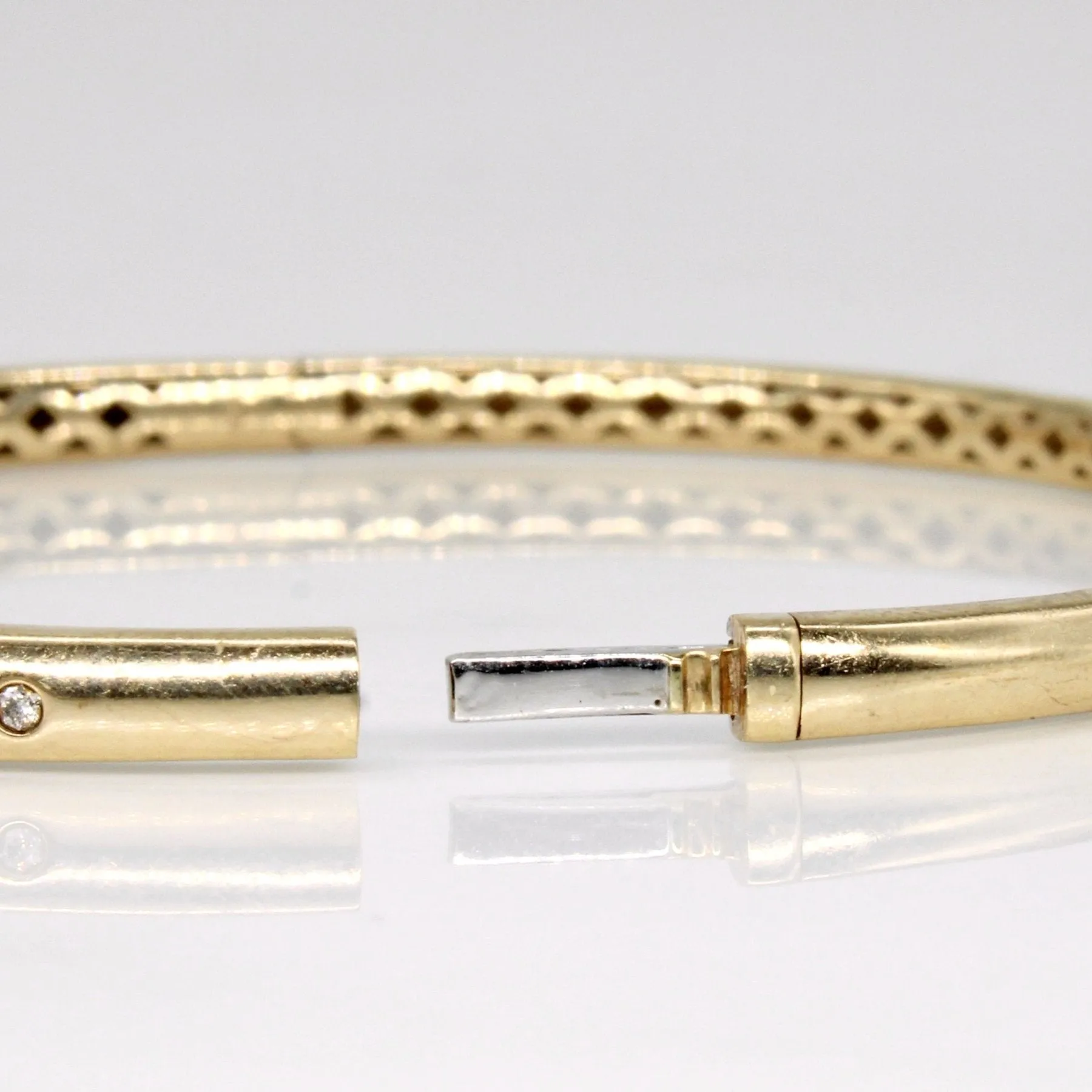 'Michael Hill' Flush Set Diamond Bangle | 0.25ctw | 7.5" |