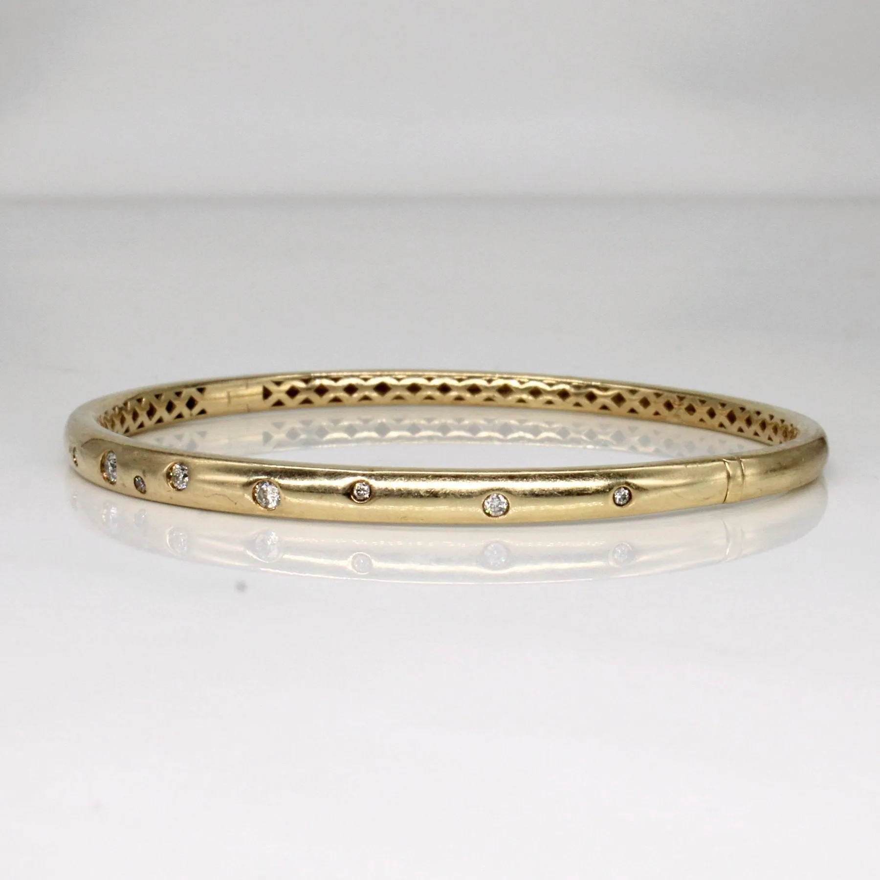 'Michael Hill' Flush Set Diamond Bangle | 0.25ctw | 7.5" |