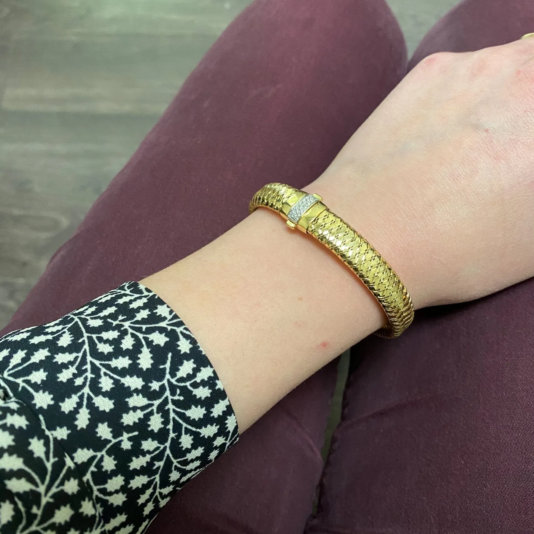'Roberto Coin' Flexible Bangle With Diamonds | 0.10ctw | 7.5" |